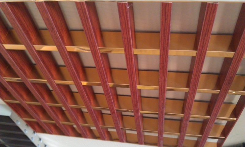 Потолок Грильято КР-15 (150х150) Серый мрамор (0,32 мм)